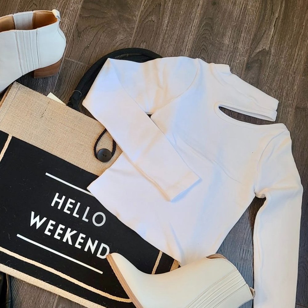 RIBBED CUT OUT LONG SLEEVE MOCKNECK- WHITE